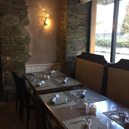 فندق Le Centre بريد-لي-بان