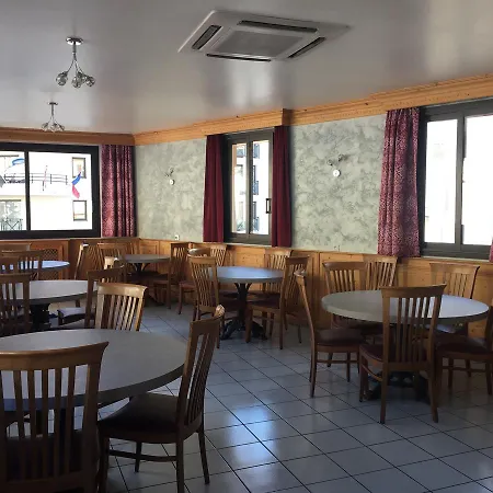 فندق Le Centre بريد-لي-بان